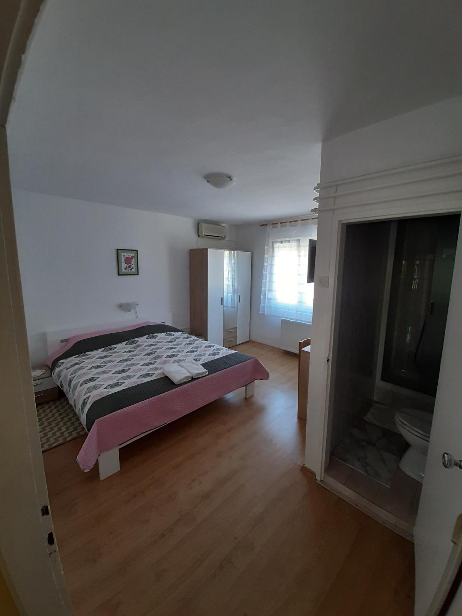 Apartments And Rooms With Parking Space Mali Lošinj Eksteriør bilde